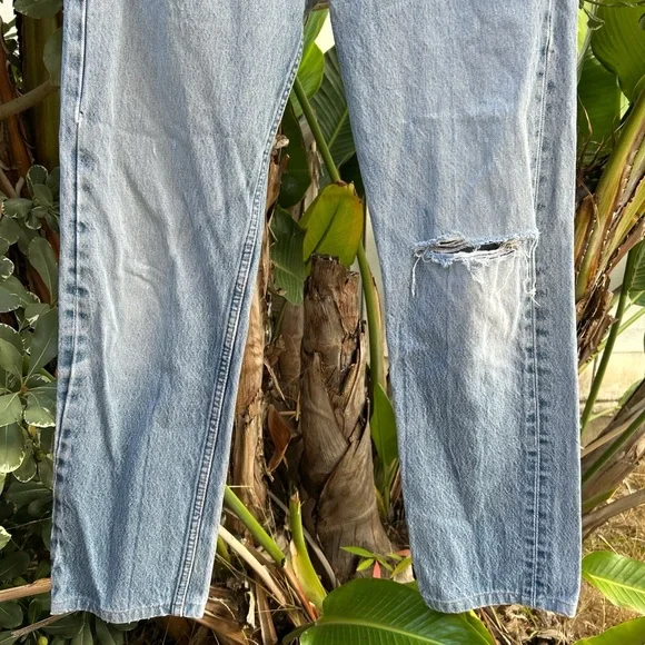 Vintage 1990s Levi’s 501 Distressed Light Wash Jeans USA 30x29 - Picture 3 of 8